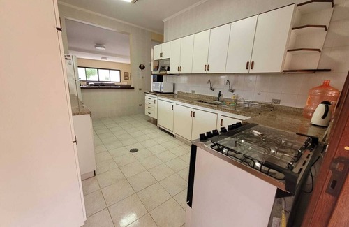 Peruibe Casa | ALTO ESTÁNDAR, 6 SUITES CON AIRE ACONDICIONADO, GRAN PISCINA, UBICACIÓN PRIVILEGIADA