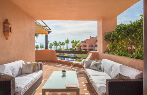 New Golden Mile Apartamento | Apartamento de alto nivel en primera línea de playa con vistas al mar