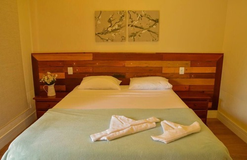 Saquarema Otro | High standard country house, 8 luxury suites, swimming pool, lake, sports courts.
