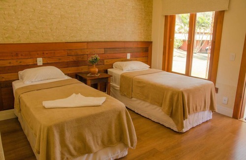 Saquarema Otro | High standard country house, 8 luxury suites, swimming pool, lake, sports courts.