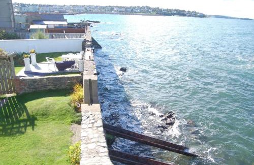 Bangor Casa | High Tide Beach House on waters edge