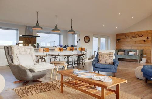 Trearddur Bay Casa | HIGH TIDE- LUXURY DEATCHED BUNGALOW- Sleeps 10 or 12 - Annexe option