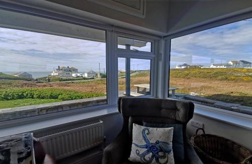 Trearddur Bay Casa | HIGH TIDE- LUXURY DEATCHED BUNGALOW- Sleeps 10 or 12 - Annexe option