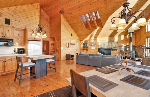 Fawnskin Cabina | High-Top Lakeview Chateau | Relaxing Modern Fawnskin Retreat