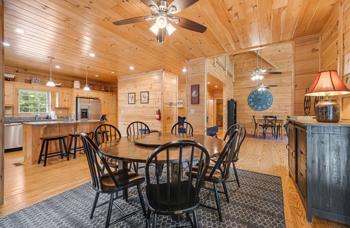 Black Mountain Cabina | Lujoso Log Lodge en Black Mountain te espera ... Mantente en estilo!