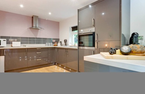 Carmarthen Casa | High Trees in Carmarthen