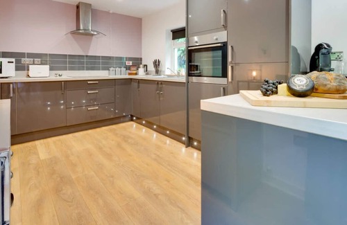 Carmarthen Casa | High Trees in Carmarthen