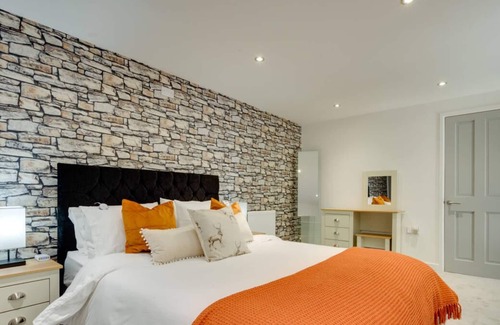 Carmarthen Casa | High Trees in Carmarthen