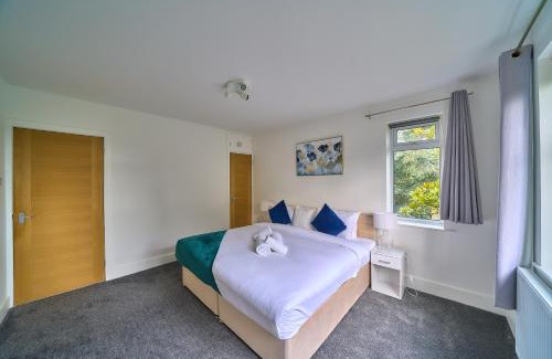 High Wycombe Casa | High Wycombe Stays Modern 4 Bed, 2 Bath Home with Garden Sleeps 9