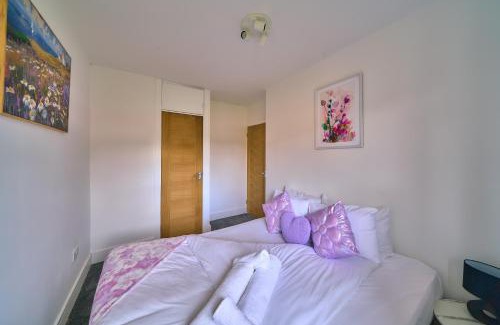 High Wycombe Casa | High Wycombe Stays Modern 4 Bed, 2 Bath Home with Garden Sleeps 9
