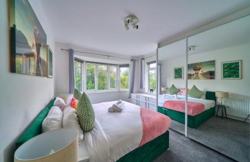 High Wycombe Casa | High Wycombe Stays Modern 4 Bed, 2 Bath Home with Garden Sleeps 9