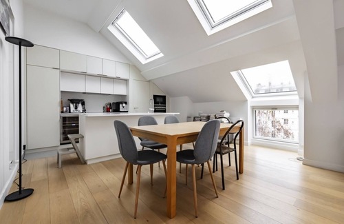 Levallois-Perret Apartamento | Higher Calling, by Veeve