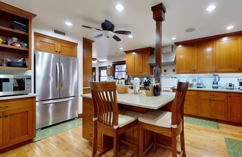 Eagle Rock Casa | Highest House in Highland Park | Private Hot Tub, Office & Chefs Kitchen