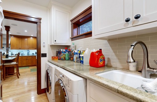 Eagle Rock Casa | Highest House in Highland Park | Private Hot Tub, Office & Chefs Kitchen