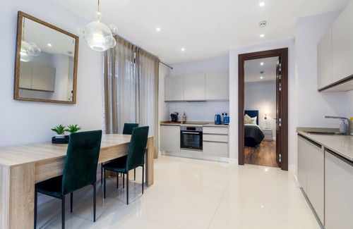 Highgate Casa | Highgate - Luxury 4-Bedroom Spacious House with Indoor Pool