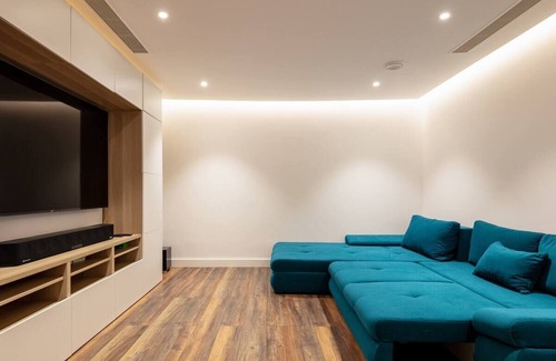 Highgate Casa | Highgate - Luxury 4-Bedroom Spacious House with Indoor Pool