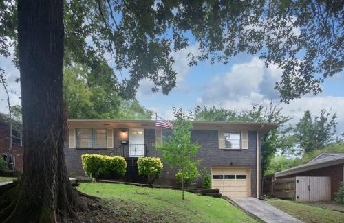 Birmingham Casa | Highland Drive Hideaway