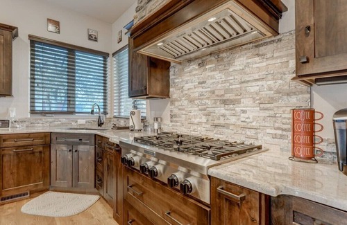 Colorado Springs Casa | Highland Heights! Luxe Mountain VIEWS w/ Hot Tub