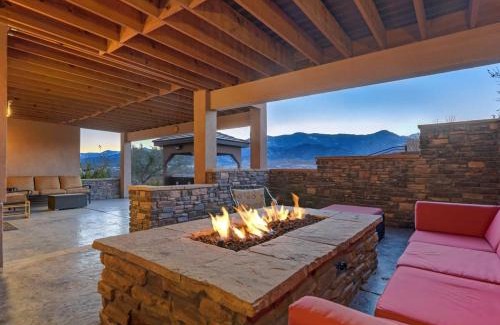 Colorado Springs Casa | Highland Heights - Hot Tub BBQ Mountain View