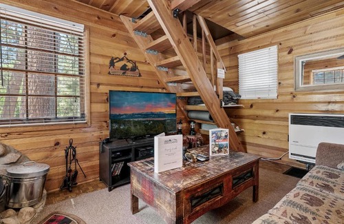 The Village Casa | Highland Hideaway - Walk to lake and village!