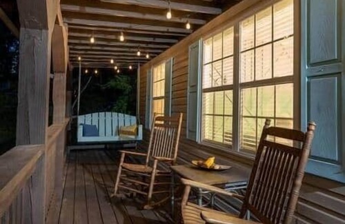 Knoxville Casa | Highland Hideout 10 mins from UT