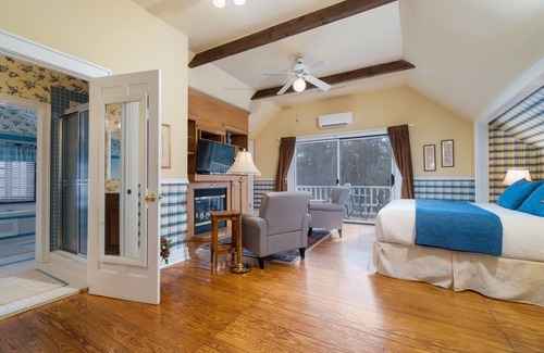 Flat Rock Cabina | Highland Lake Inn & Resort