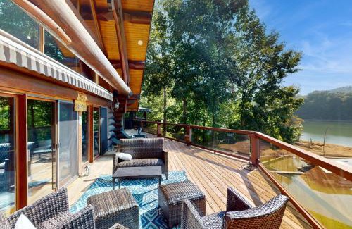 New Tazewell Casa | Highland Loch Lodge