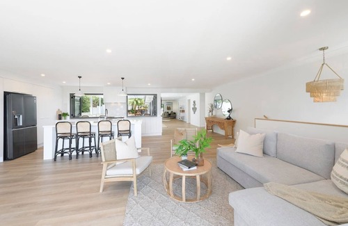 Nords Wharf Casa | Highland on the Lake An Idyllic Poolside Oasis