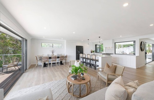 Nords Wharf Casa | Highland on the Lake An Idyllic Poolside Oasis
