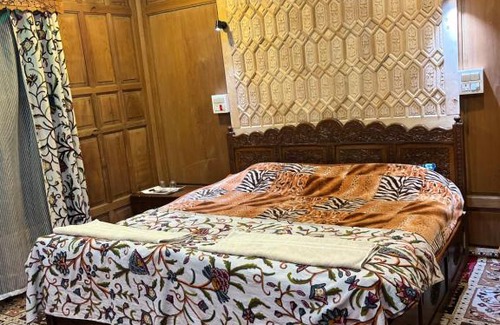 Dal Lake Alquiler De Eote | Highland Queen Houseboat