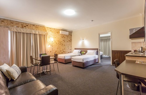 South Toowoomba Hotel | Highlander Motor Inn & Apartments