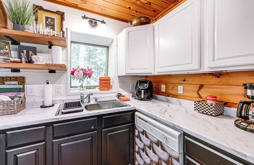Highlands Cabina | Highlands Cabin on Buck Creek ~ 8 Mi to Town!