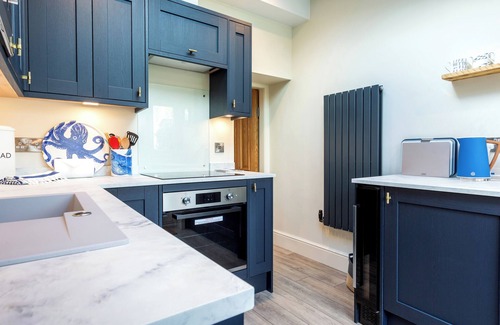 Hinderwell Casa | Highly appointed pet & family friendly cottage with private parking & garden.