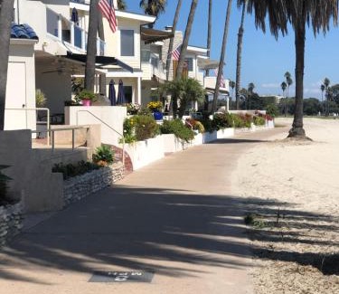 South Mission Beach Casa | Highly rated Best Beach! 3Bd 2Ba AC Luxury KING Beds!