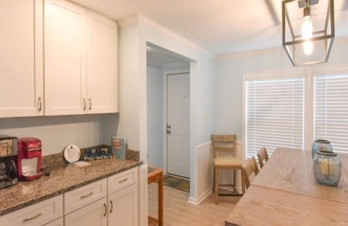 Montego Bay Casa | ¡Comunidad muy solicitada de Montego Bay, 2 piscinas comunitarias al aire libre grandes, tenis, en 130th St.!
