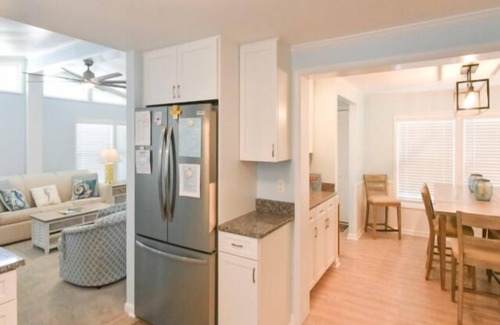Montego Bay Casa | ¡Comunidad muy solicitada de Montego Bay, 2 piscinas comunitarias al aire libre grandes, tenis, en 130th St.!