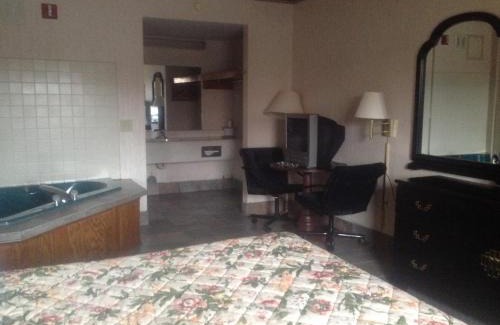 Mocksville Hotel | HighWay Inn