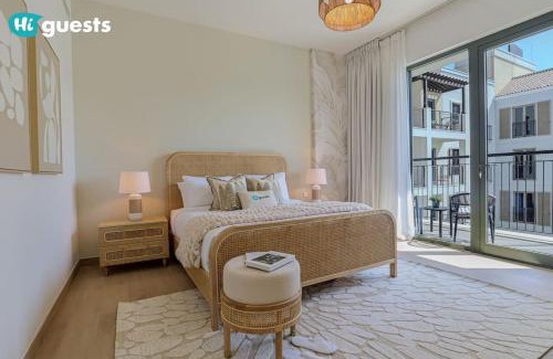 Dubai Apartamento | HiGuests - Beachfront Living Stunning 4 BR with Maid's Room