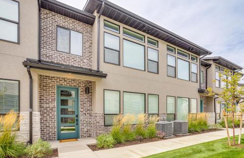 Weber County Casa | Hike and Ski Townhome 8 Mi to Dtwn Ogden!