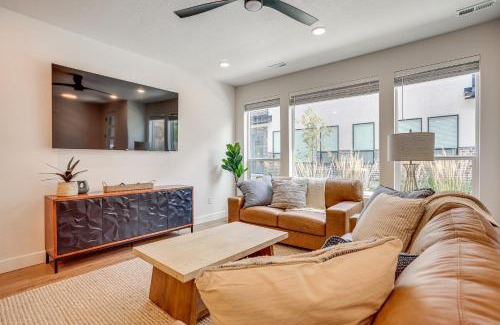 Weber County Casa | Hike and Ski Townhome 8 Mi to Dtwn Ogden!