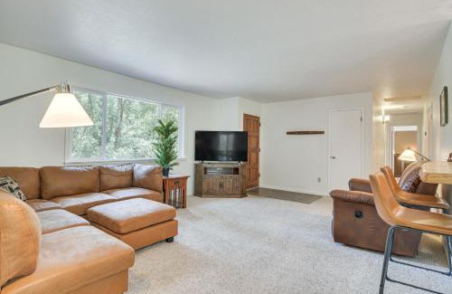 Ahwahnee Casa | Hike, Boat and More Cabin with Hot Tub in Ahwahnee!