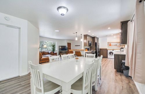Ahwahnee Cabina | Hike, Boat & More: Cabin w/ Hot Tub in Ahwahnee!