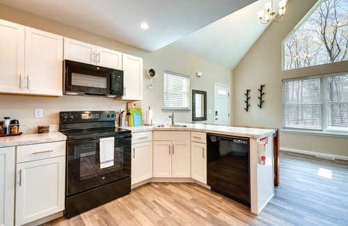 Locust Lake Village Casa | Hike & Ski: Pocono Lake Home w/ Community Perks!