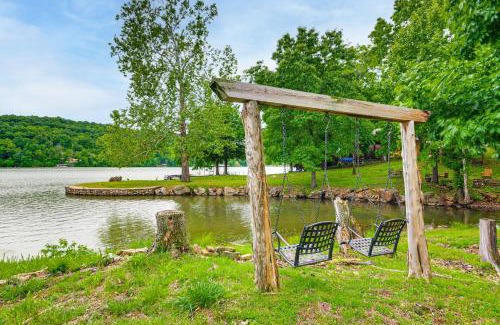 Roach Casa | Hike, Swim and Fish Lakefront Cabin in Roach!