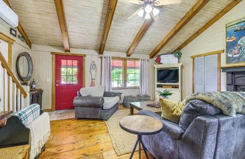 Roach Casa | Hike, Swim and Fish Lakefront Cabin in Roach!