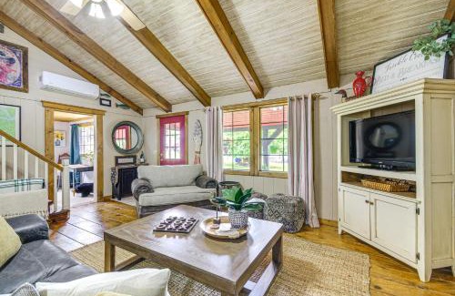 Roach Casa | Hike, Swim and Fish Lakefront Cabin in Roach!