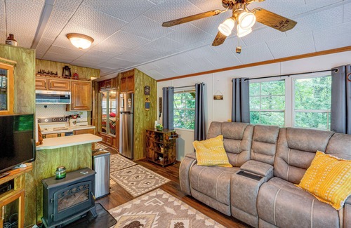 Newland Casa | Hike, Swim, Ski & More: Pet-Friendly Newland Home!