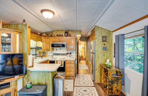 Newland Casa | Hike, Swim, Ski & More: Pet-Friendly Newland Home!