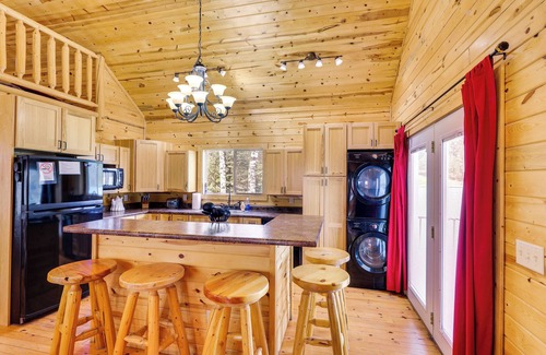 Deadwood Cabina | Hike, Unwind & Bring Your Pet: Deadwood Cabin!