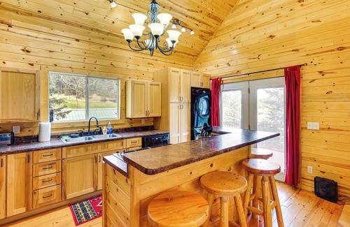 Deadwood Cabina | Hike, Unwind & Bring Your Pet: Deadwood Cabin!
